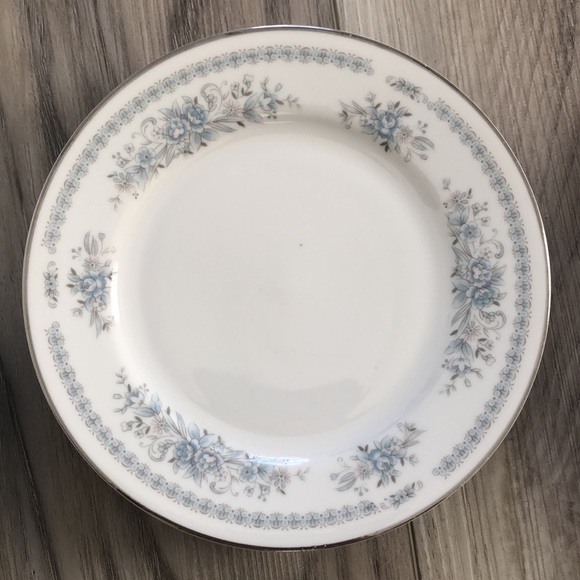 Fine Porcelain China Saucers and Small Bowls - Picture 4 of 4